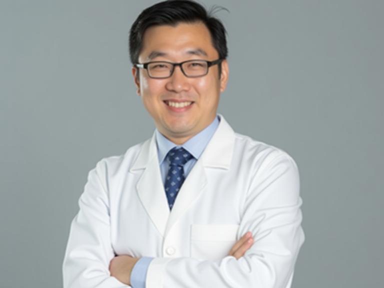 Dr. Kim Min-Soo